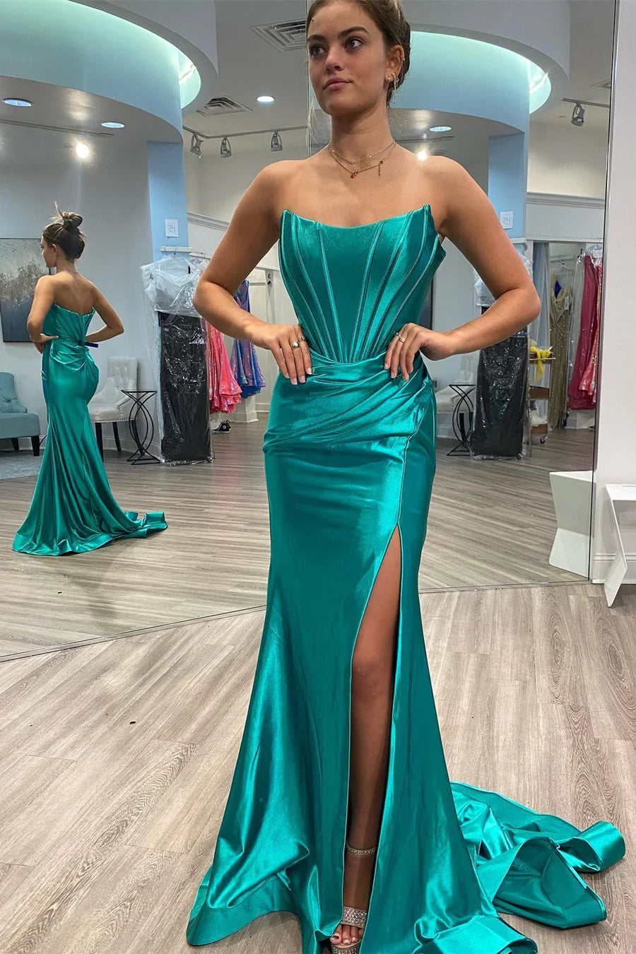 Vestido de fiesta de sirena plisado con hombros descubiertos